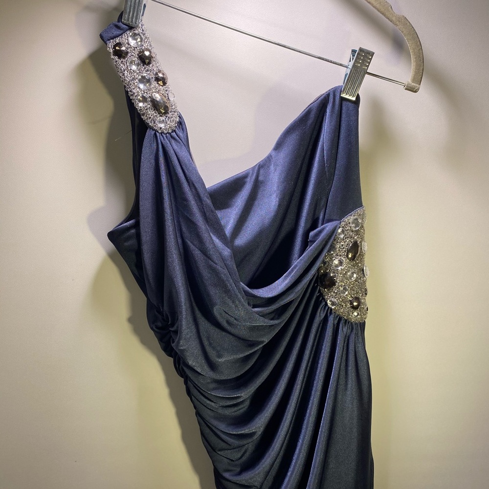 Women’s prom dress and evening wear size Medium